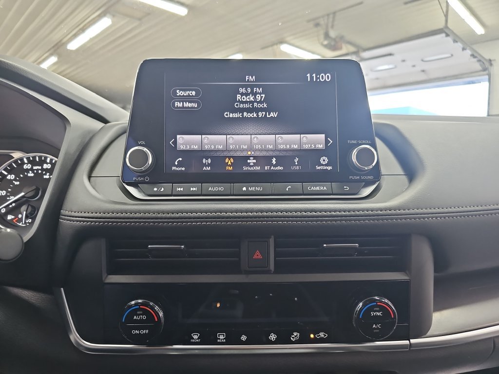 Used 2024 Nissan Rogue SV FWD image 20