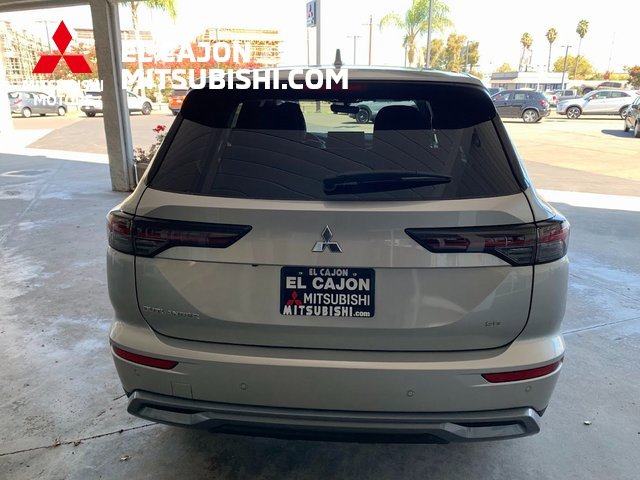 New 2025 Mitsubishi Outlander SE image 4