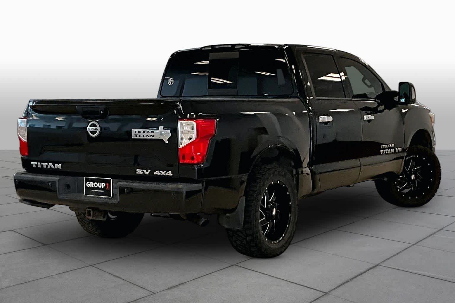 Used 2019 Nissan Titan SV w/ SV Convenience Package AWD/4WD image 12