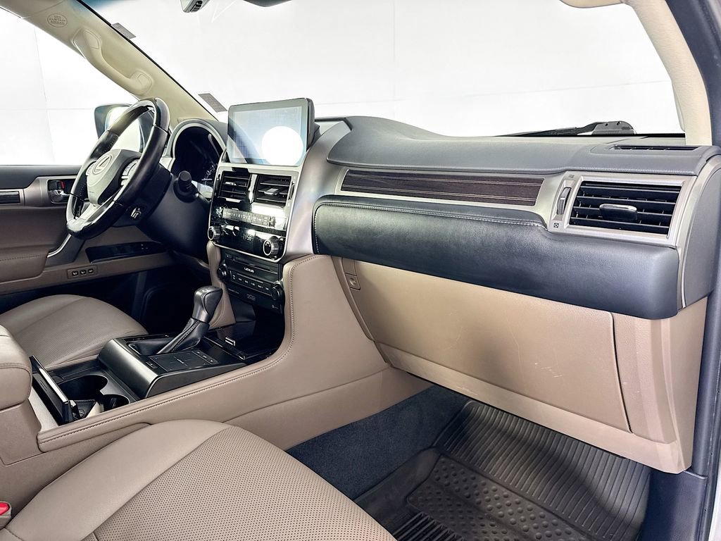 Used 2023 Lexus GX 460 Premium w/ Accessory Package AWD/4WD image 31