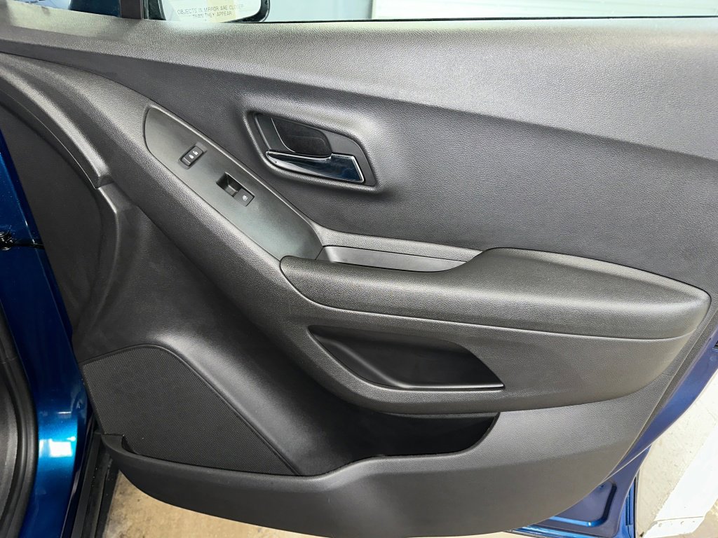 Used 2020 Chevrolet Trax LT w/ Driver Confidence Package image 28