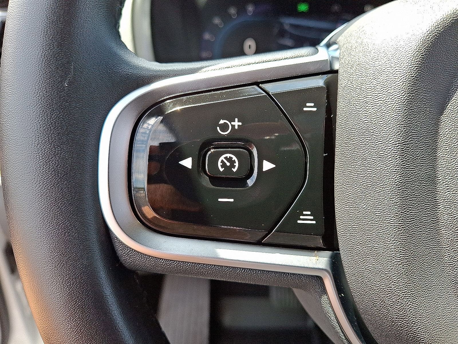 Used 2024 Volvo XC90 B6 Plus w/ Protection Package image 22