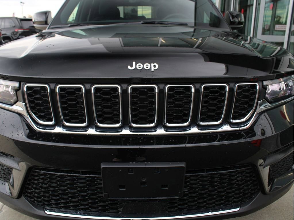 New 2025 Jeep Grand Cherokee Laredo X w/ Luxury Tech Group I image 2