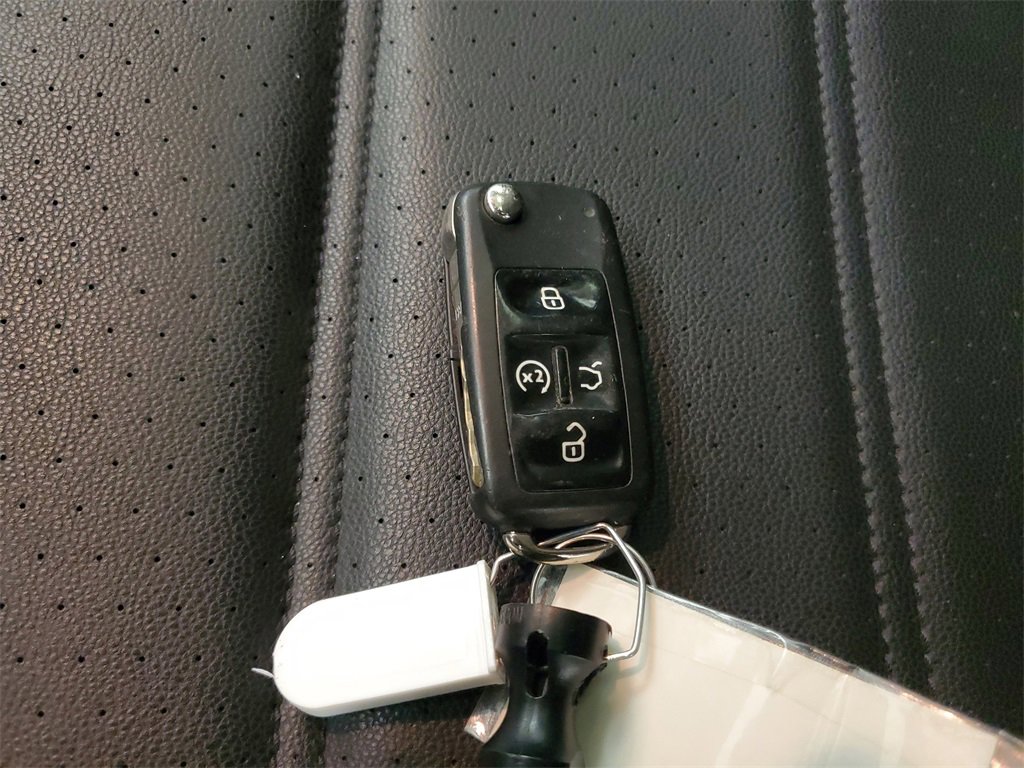 Used 2021 Volkswagen Passat 2.0T SE image 26