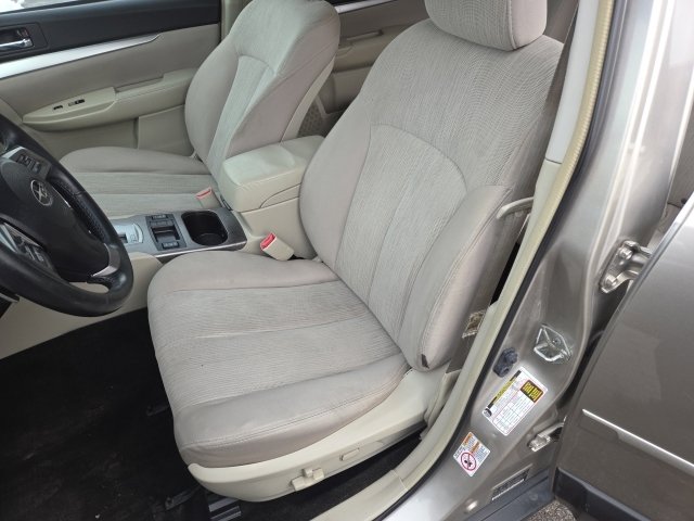 Used 2014 Subaru Outback 2.5i Premium w/ Accessory Value Package (OY1) image 12