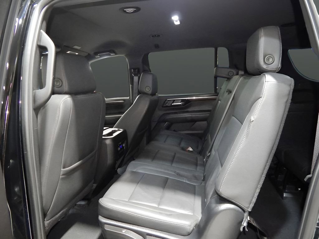 Used 2025 Chevrolet Suburban Z71 AWD/4WD image 35