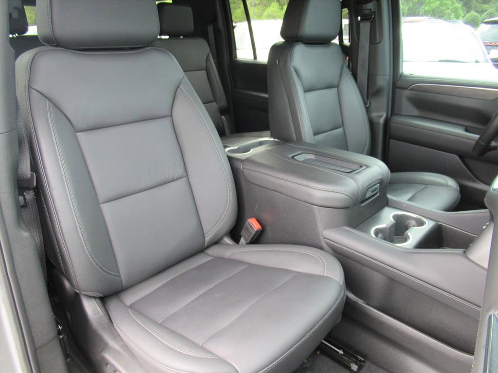 Used 2024 Chevrolet Suburban Z71 w/ Luxury Package AWD/4WD image 9