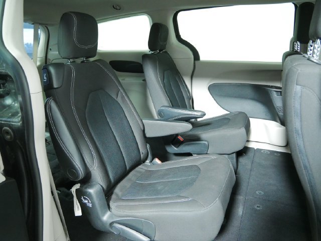 Used 2022 Chrysler Voyager LX FWD image 15