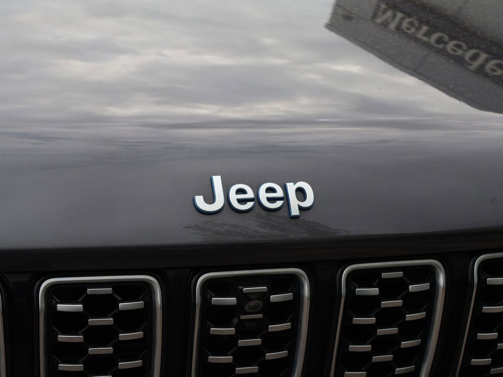 Used 2022 Jeep Grand Cherokee Summit image 2