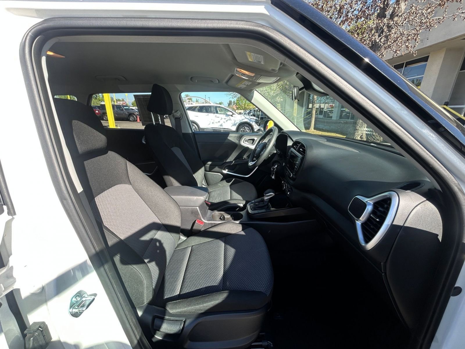 Used 2025 Kia Soul LX w/ LX Technology Package image 34