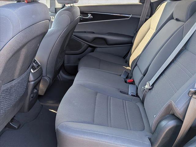 Used 2020 Kia Sorento LX V6 image 17