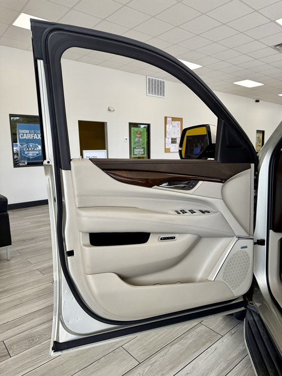 Used 2016 Cadillac Escalade Premium AWD/4WD image 15