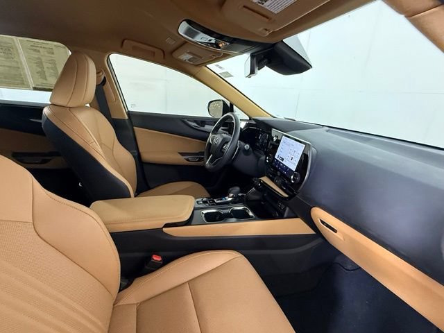 Used 2024 Lexus NX 250 FWD w/ Towing Package (2000 Lbs) image 33