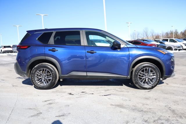 Used 2023 Nissan Rogue S image 3