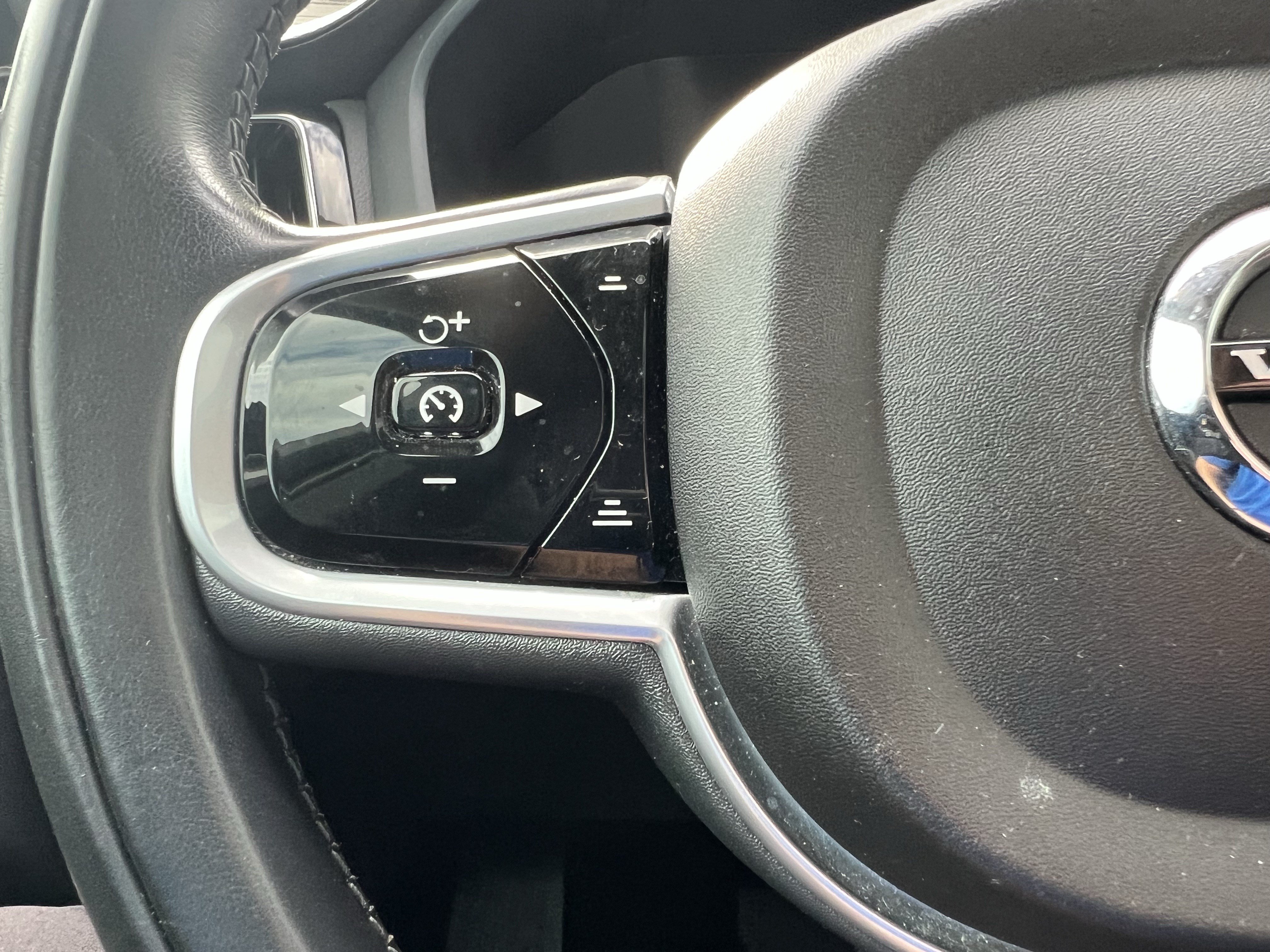 Used 2018 Volvo XC60 T5 Inscription w/ Convenience Package AWD/4WD image 19