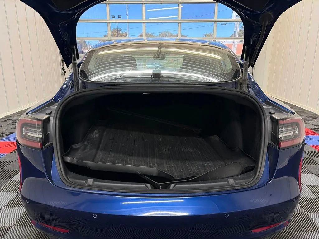 Used 2020 Tesla Model 3 Standard Range RWD image 14
