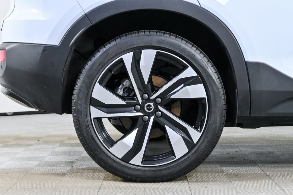 Certified 2024 Volvo XC40 B5 Plus w/ Protection Package Premier image 40