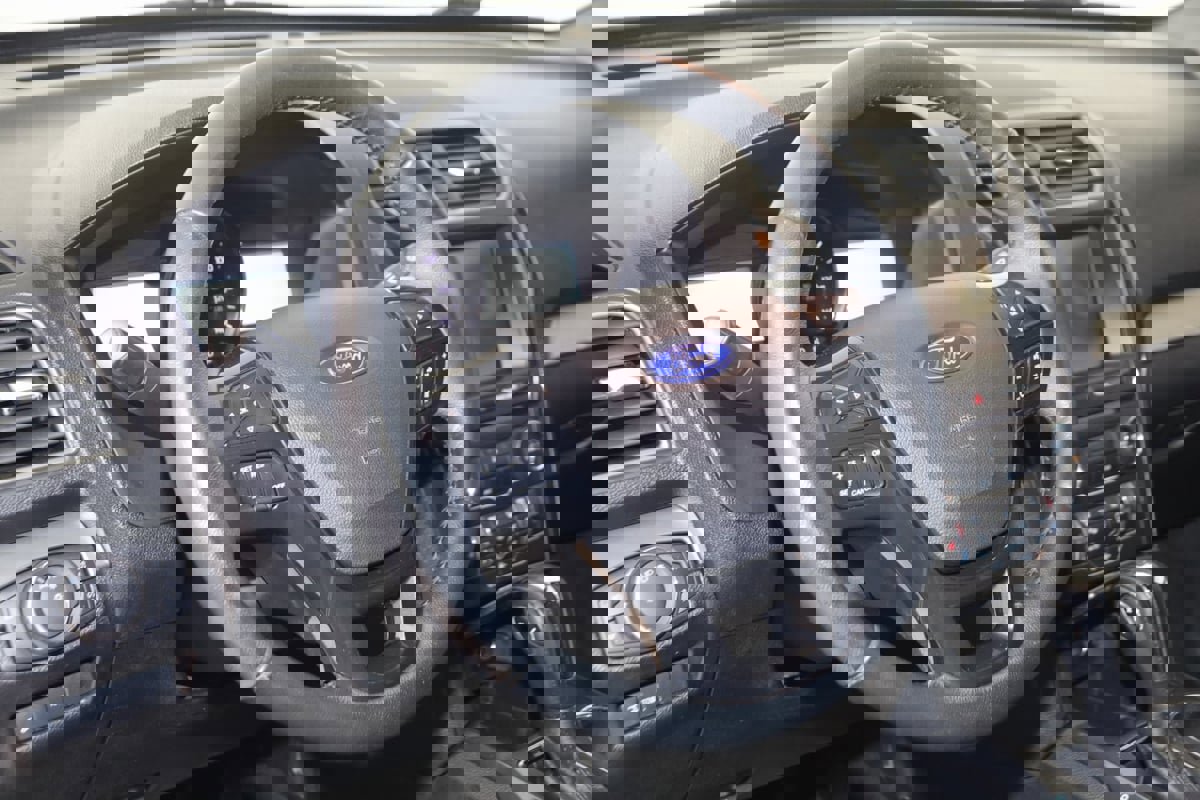 Used 2018 Ford Explorer XLT w/ Equipment Group 202A image 6