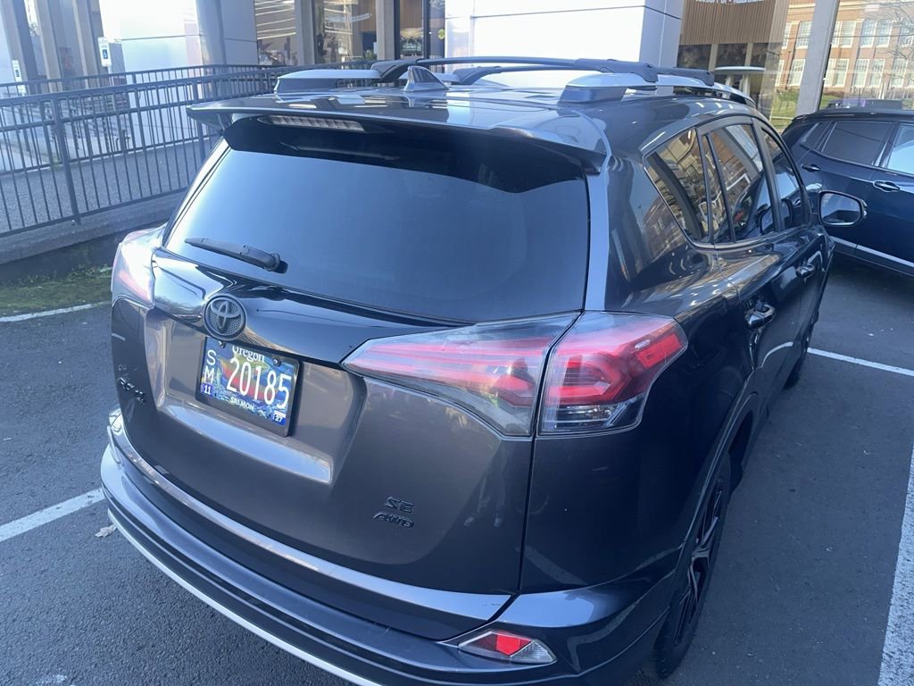 Used 2016 Toyota RAV4 SE image 3