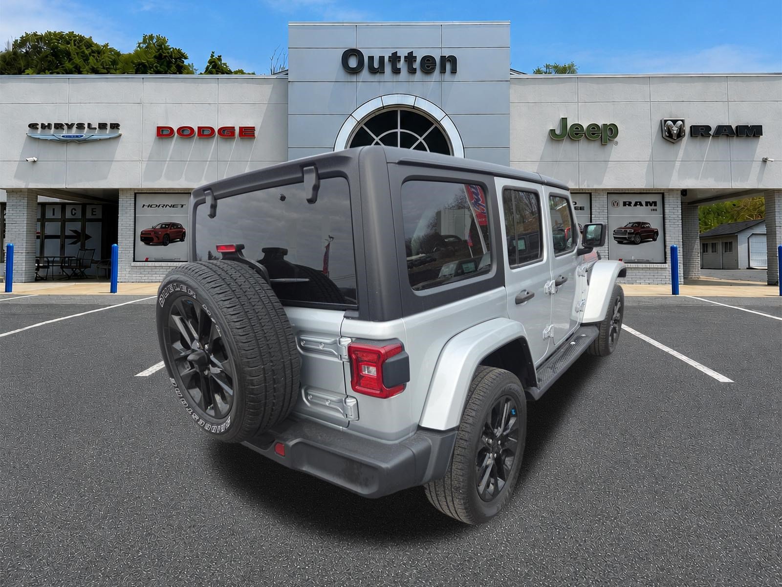 Certified 2023 Jeep Wrangler Unlimited Sahara w/ Cold Weather Group AWD/4WD image 2