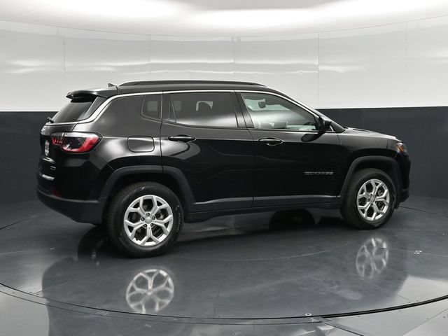 Certified 2024 Jeep Compass Latitude AWD/4WD image 2
