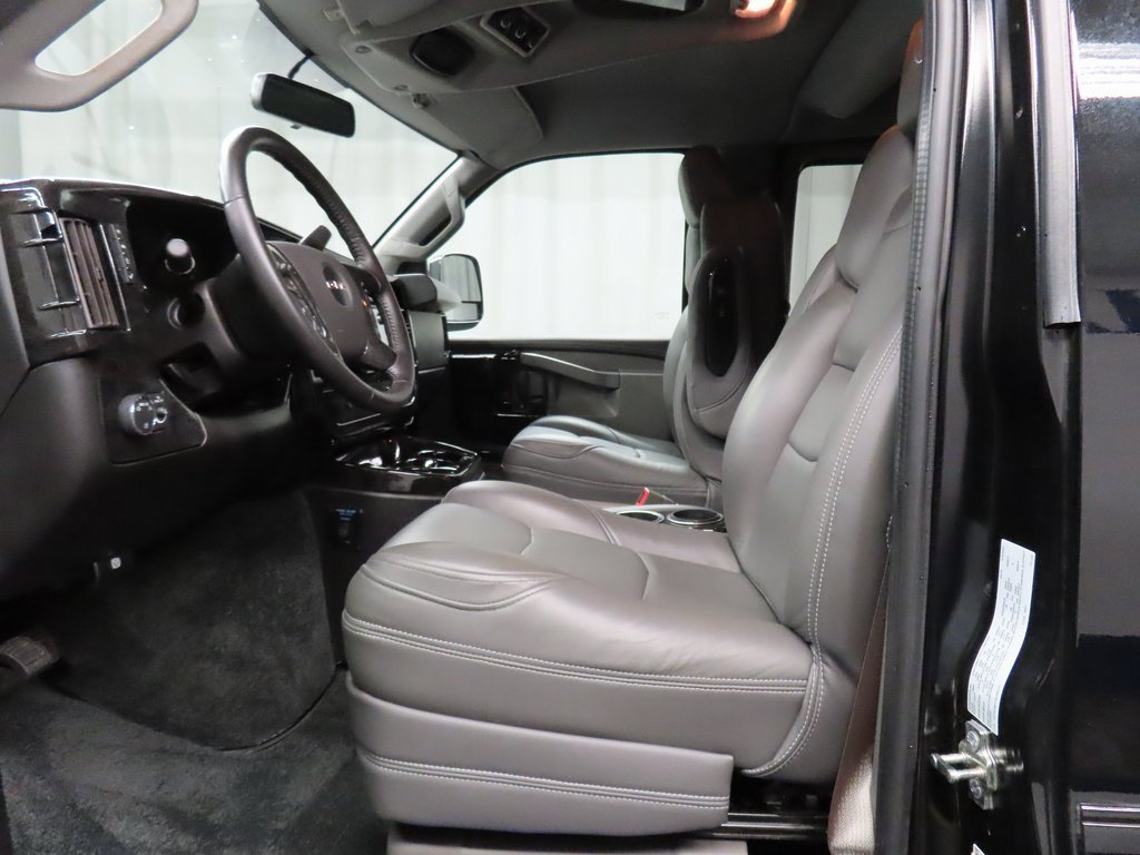 Used 2022 GMC Savana 2500 Extended w/ Enhanced Convenience Package image 9