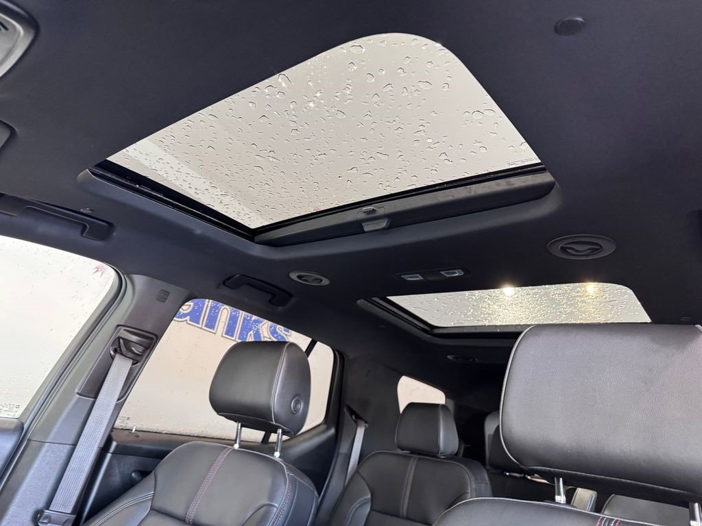 Certified 2023 Chevrolet Traverse RS image 16