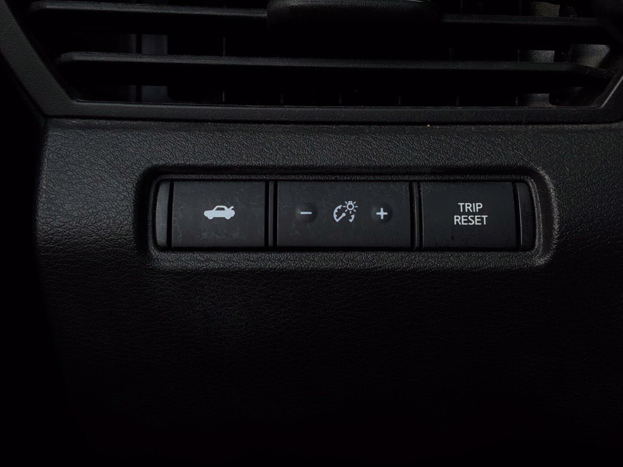 Used 2025 Nissan Altima 2.5 SV FWD image 24