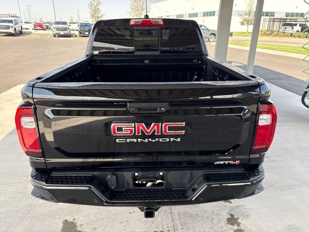 Used 2025 GMC Canyon AT4 w/ AT4 Premium Package AWD/4WD image 7
