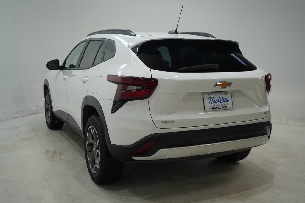 Used 2025 Chevrolet Trax LT FWD image 5