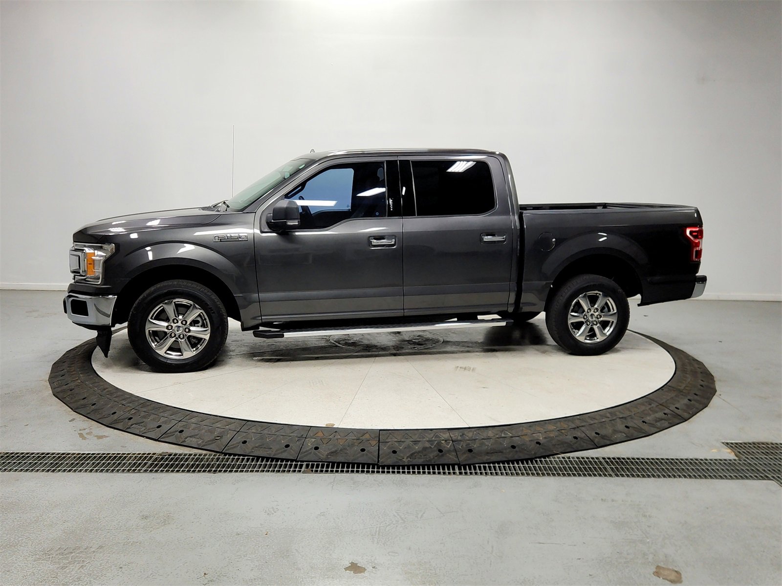 Used 2018 Ford F150 XLT w/ Equipment Group 302A Luxury image 4
