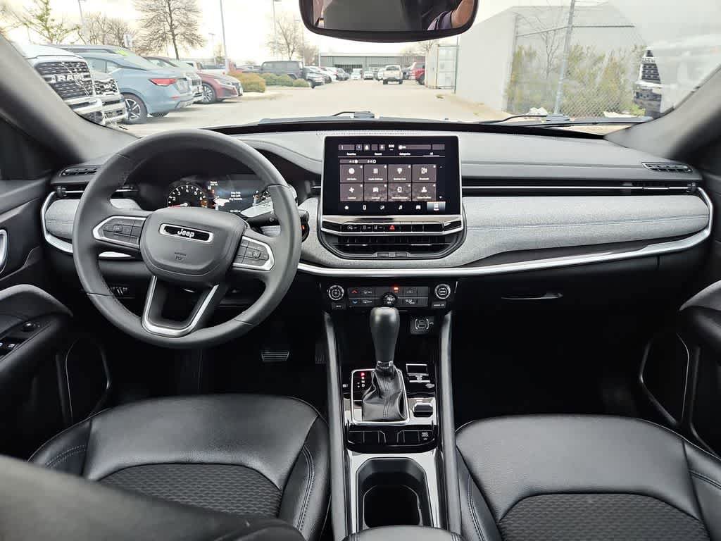 Used 2024 Jeep Compass Latitude AWD/4WD image 10