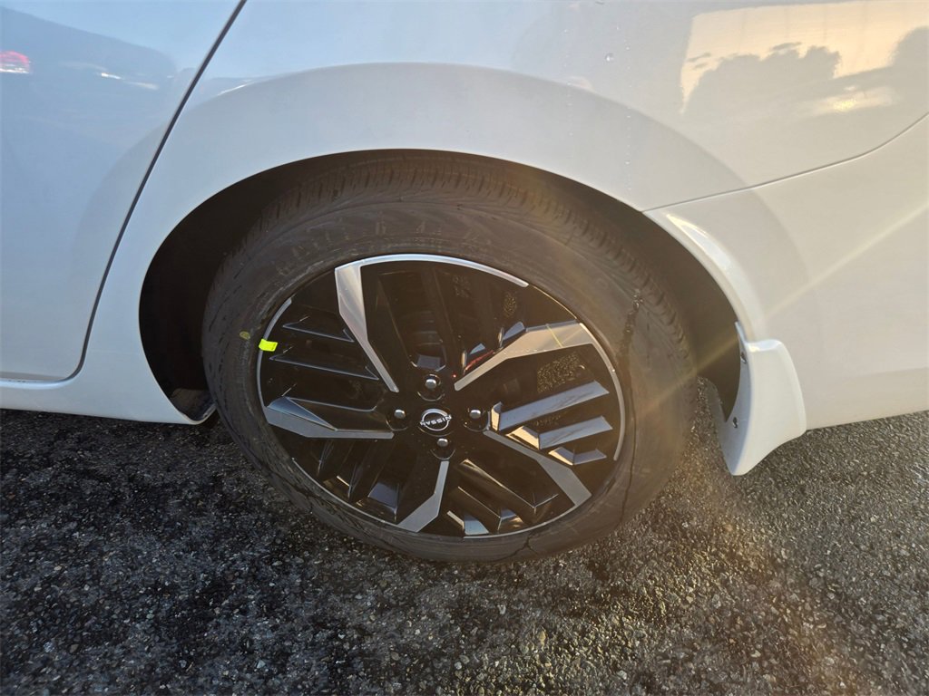 New 2025 Nissan Versa SR w/ Trunk Package image 5