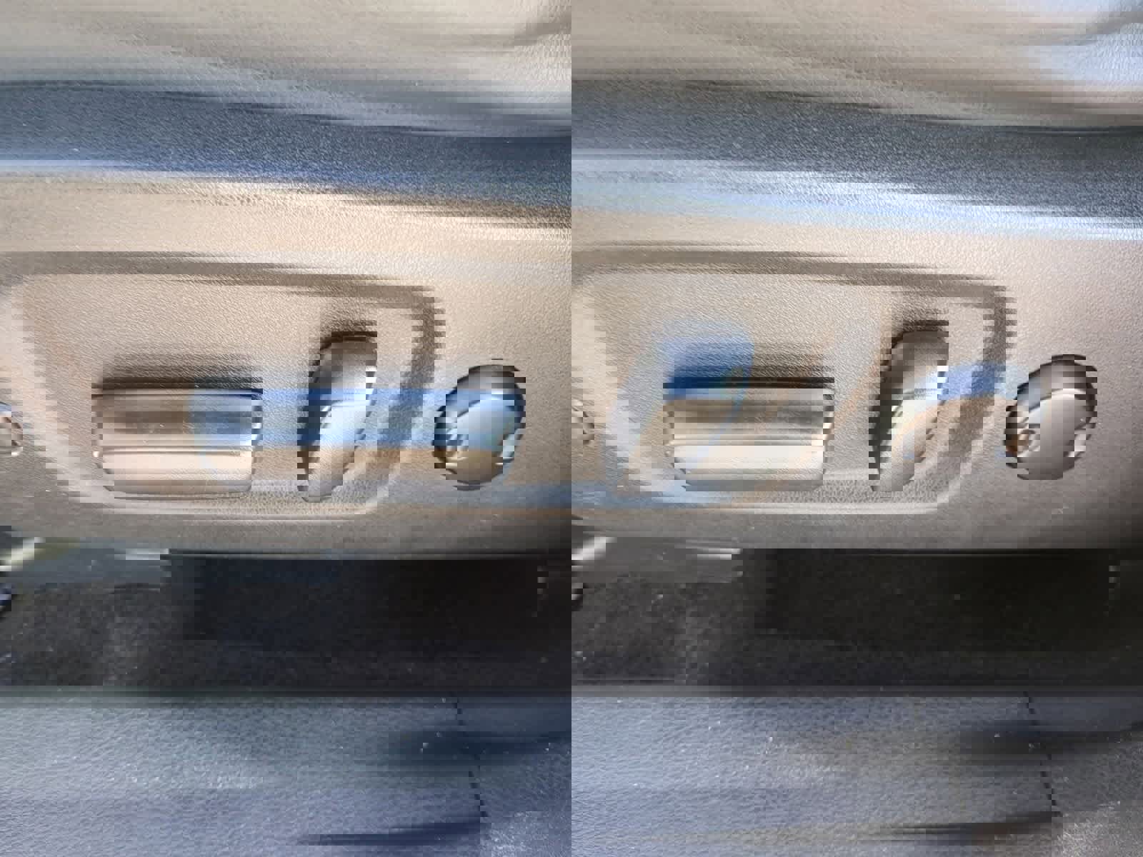 Used 2014 Toyota Highlander XLE image 17