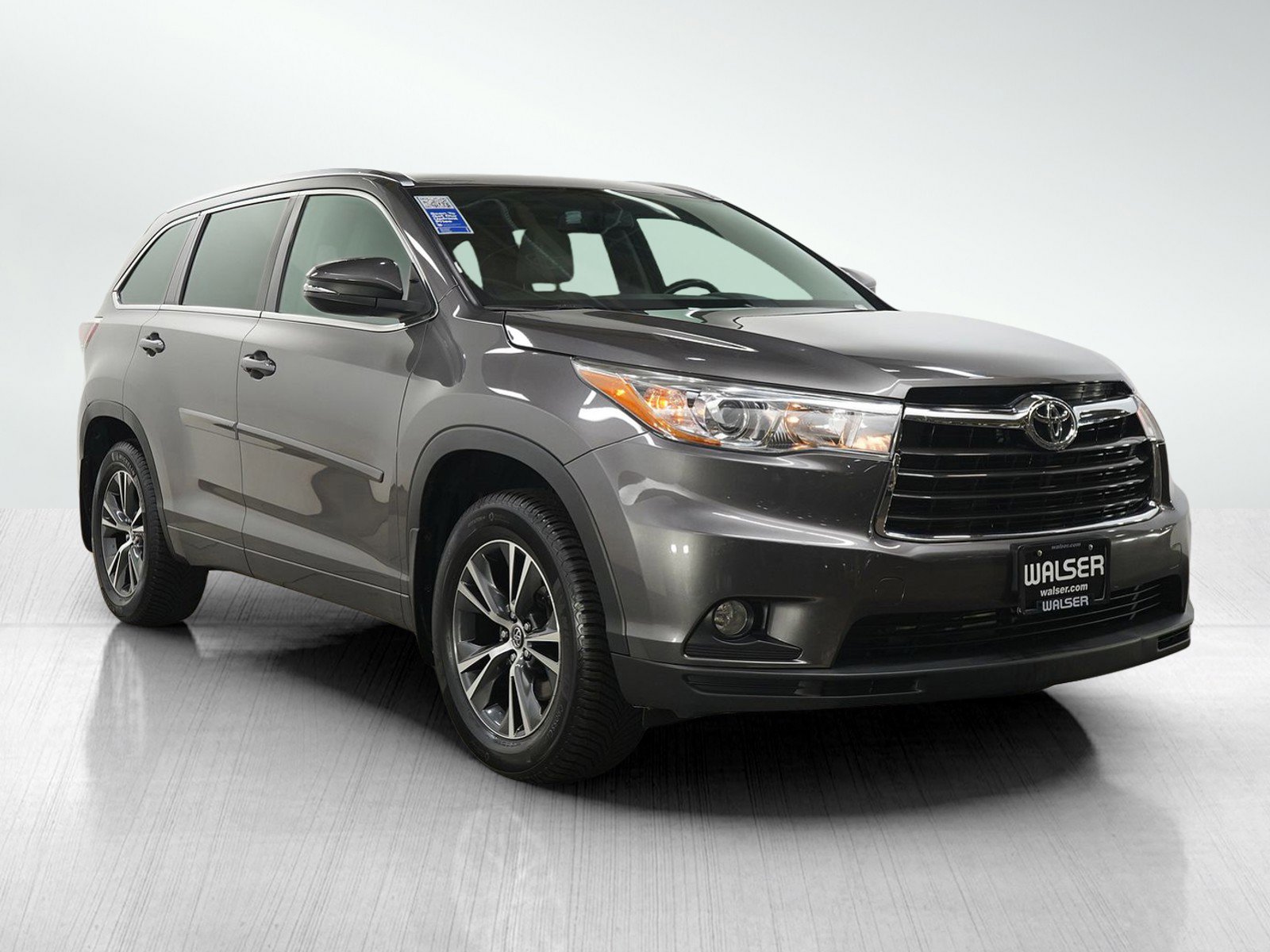 Used 2016 Toyota Highlander XLE AWD/4WD image 3