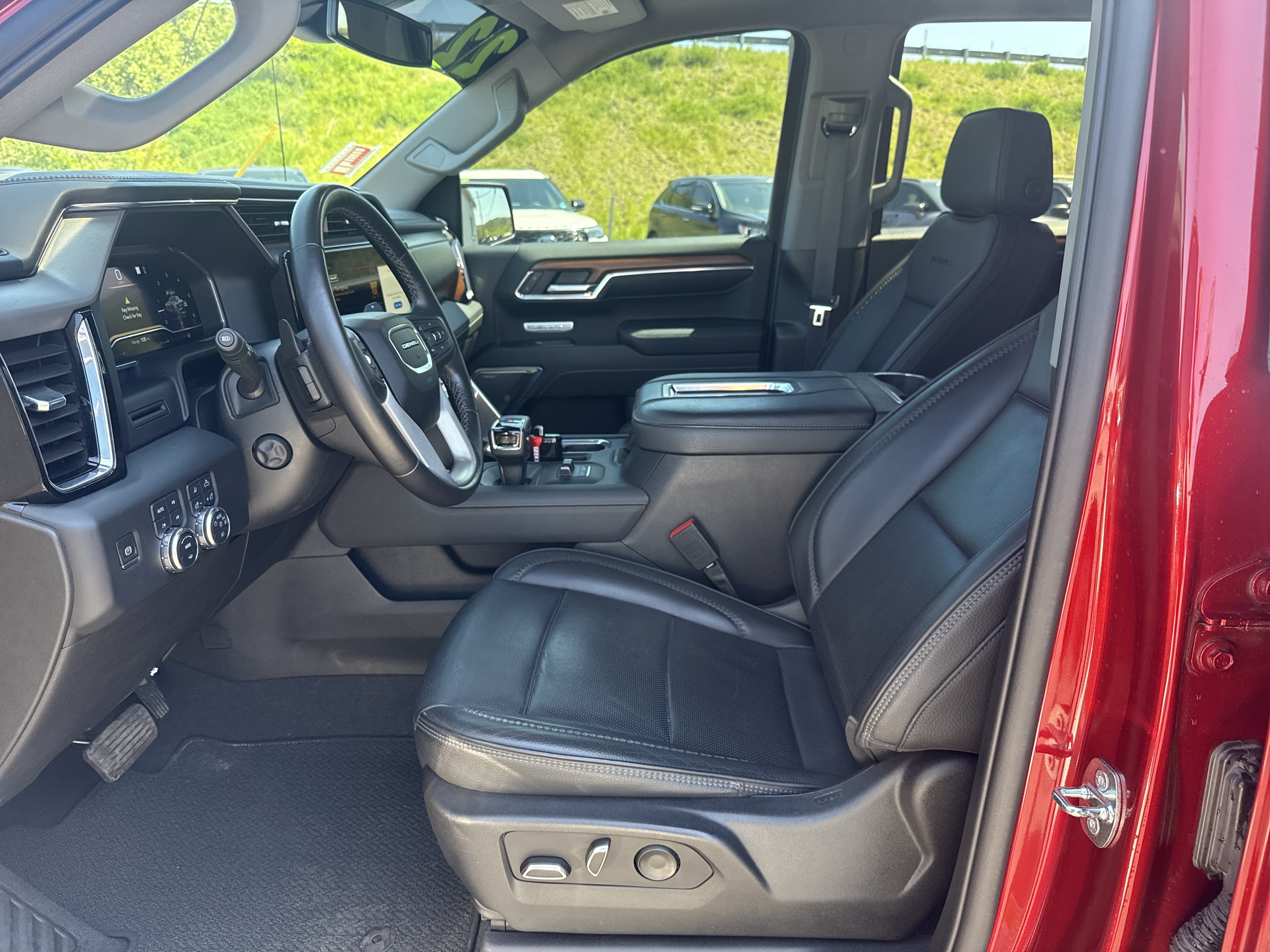 Used 2022 GMC Sierra 1500 Denali AWD/4WD image 12