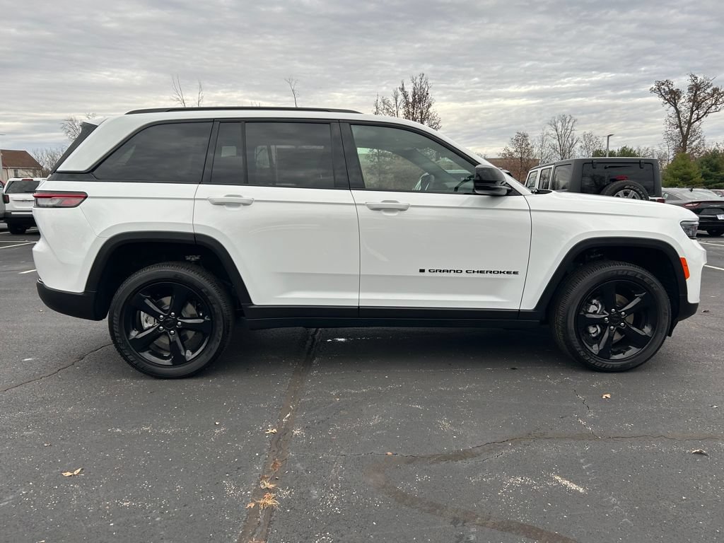 New 2025 Jeep Grand Cherokee Altitude AWD/4WD image 8
