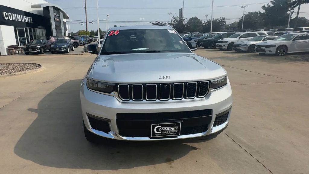 Used 2024 Jeep Grand Cherokee L Limited w/ Luxury Tech Group II image 3