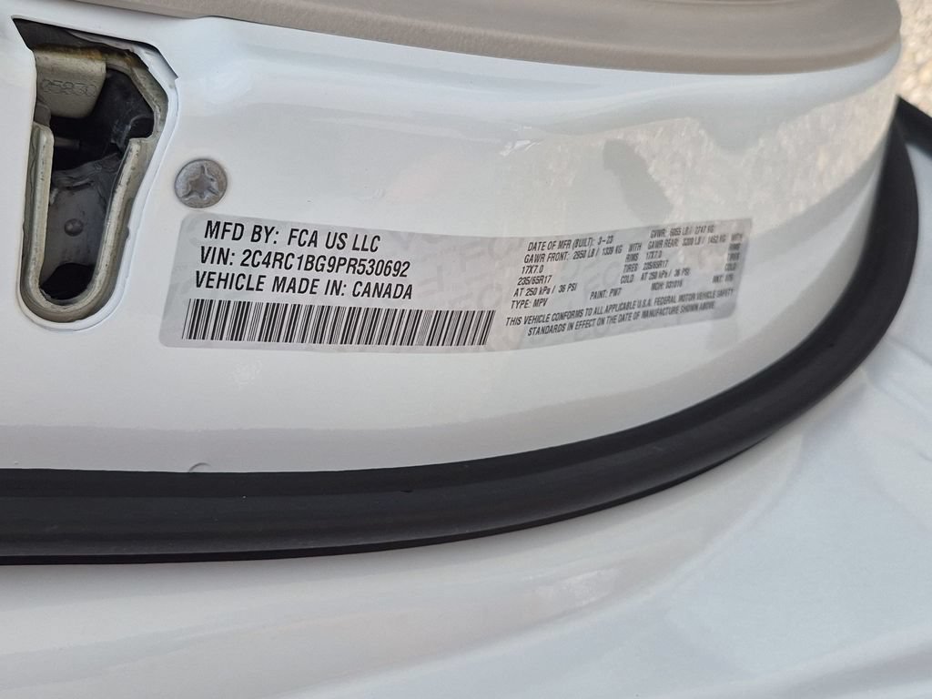 Used 2023 Chrysler Pacifica Touring-L FWD image 38