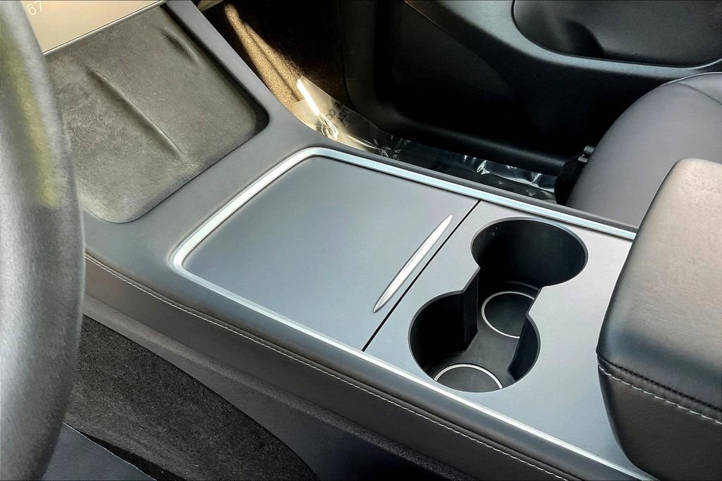 Used 2021 Tesla Model Y Long Range image 17