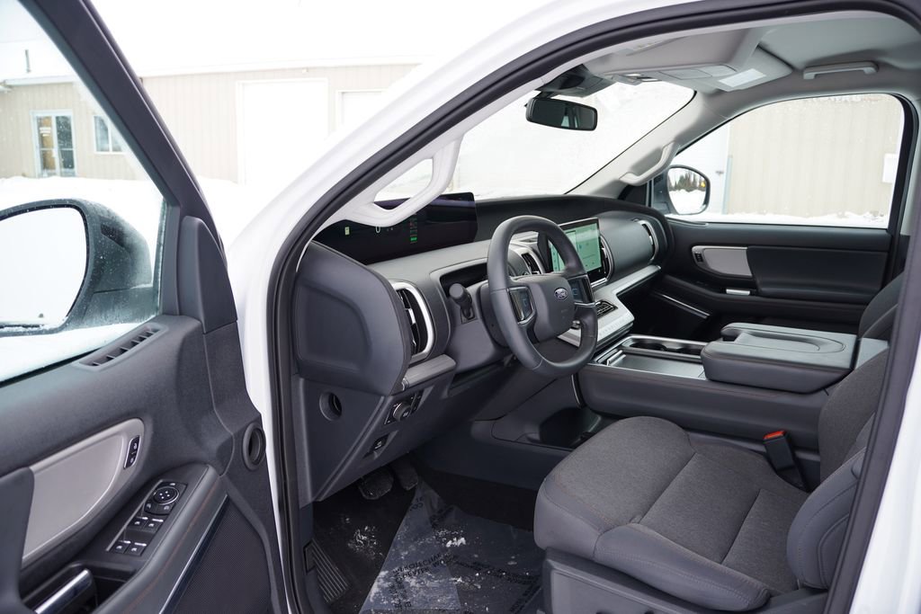 Certified 2025 Ford Expedition Active image 15