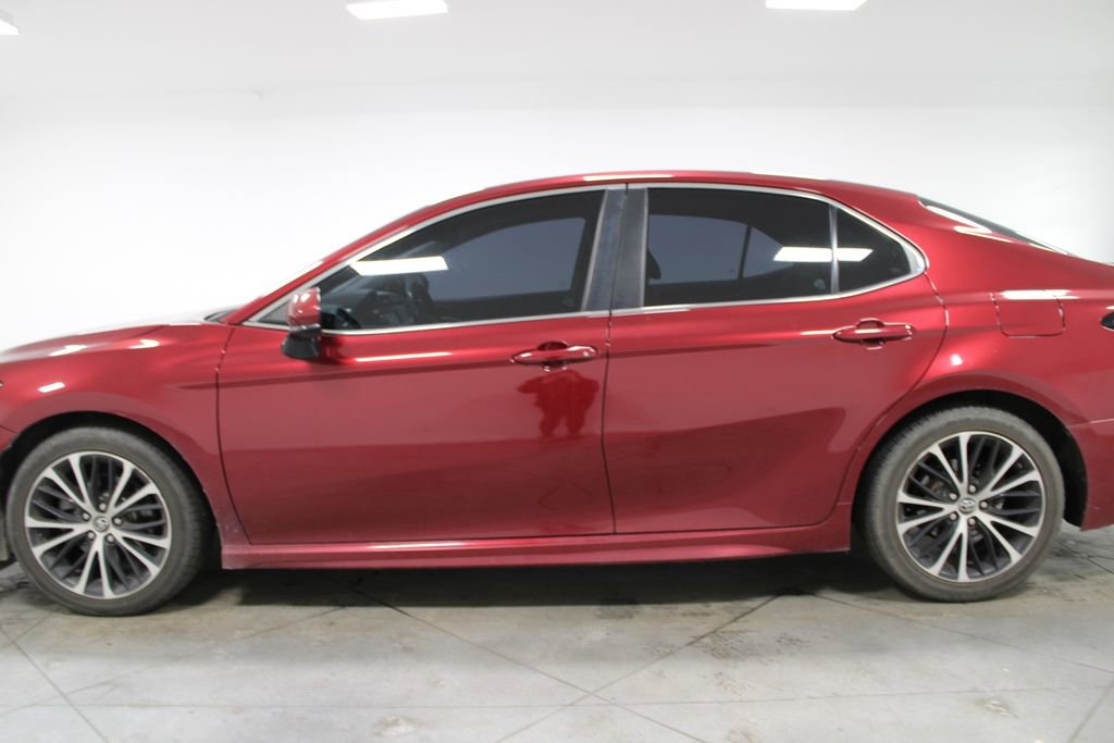 Used 2018 Toyota Camry SE image 6