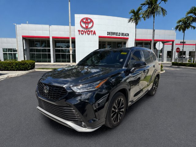 Used 2023 Toyota Highlander XSE FWD image 3