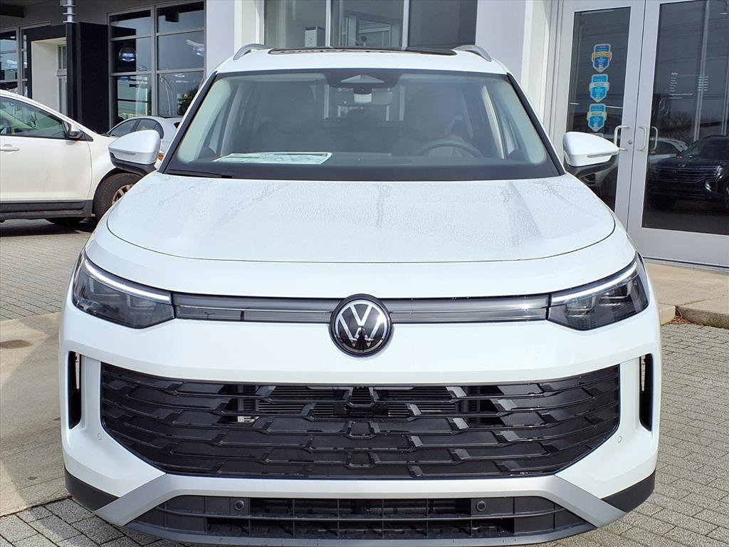 New 2026 Volkswagen Tiguan SE image 2