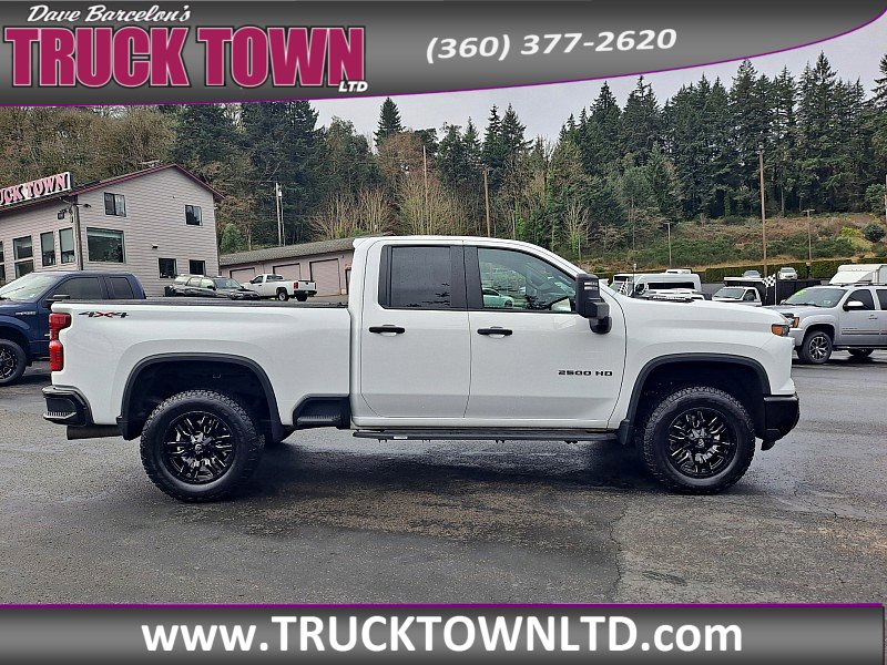 Used 2025 Chevrolet Silverado 2500 Custom w/ Custom Value Package image 2