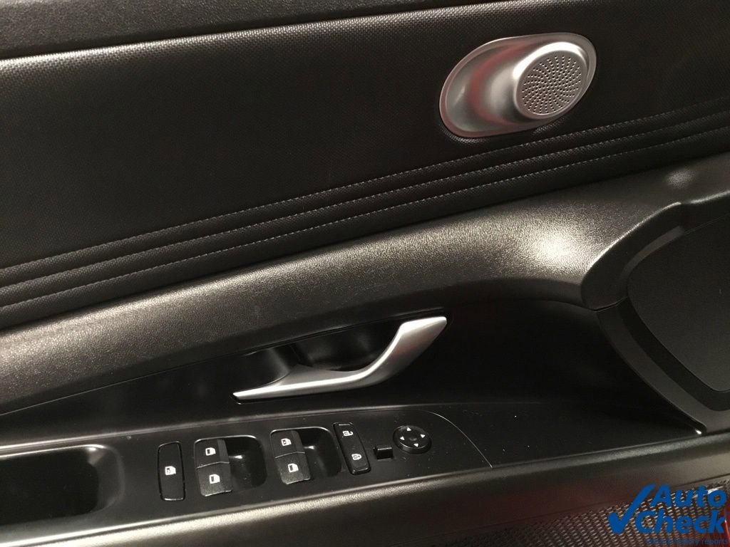 Used 2023 Hyundai Elantra Limited image 20