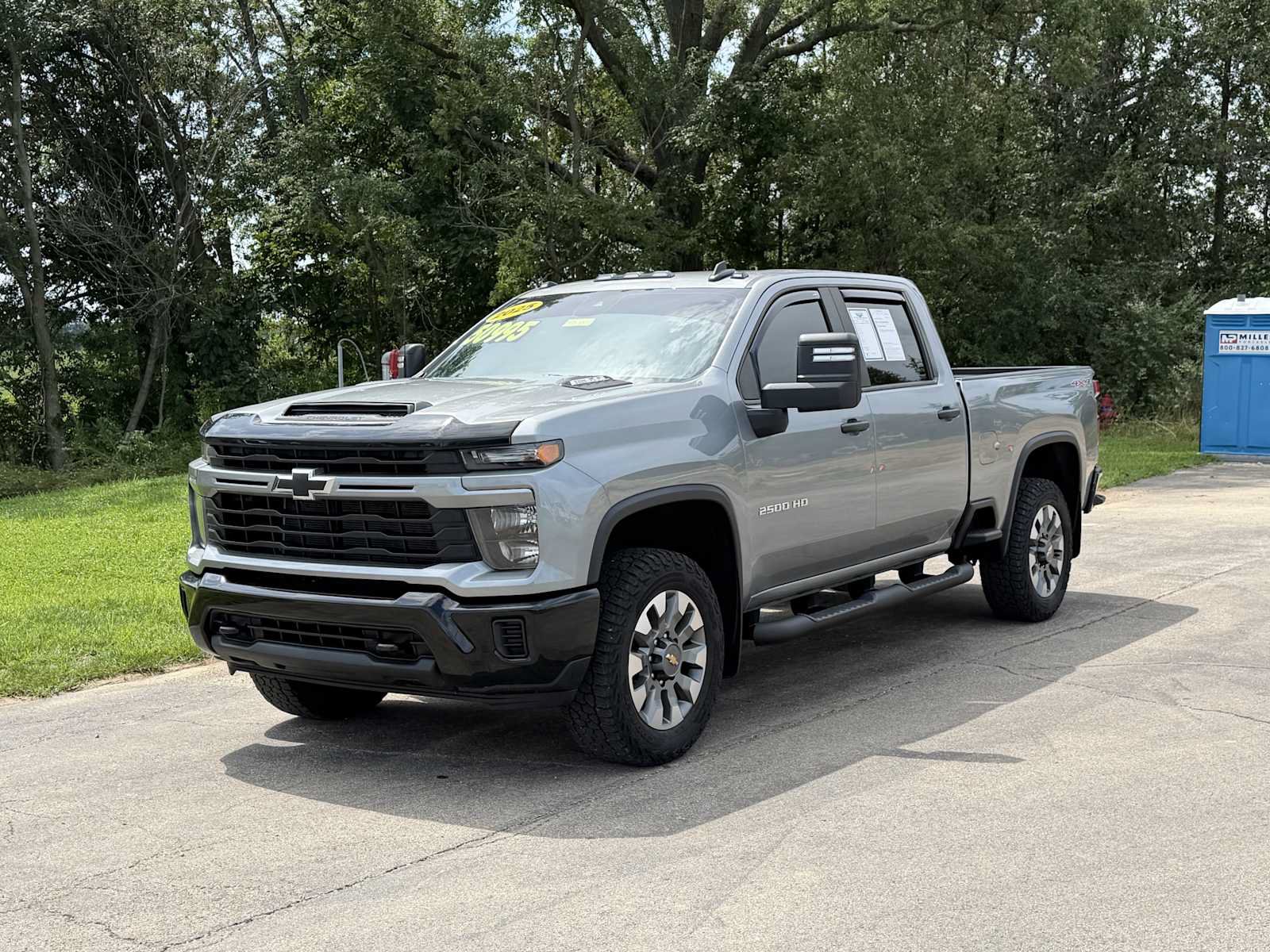 Used 2025 Chevrolet Silverado 2500 Custom AWD/4WD image 2