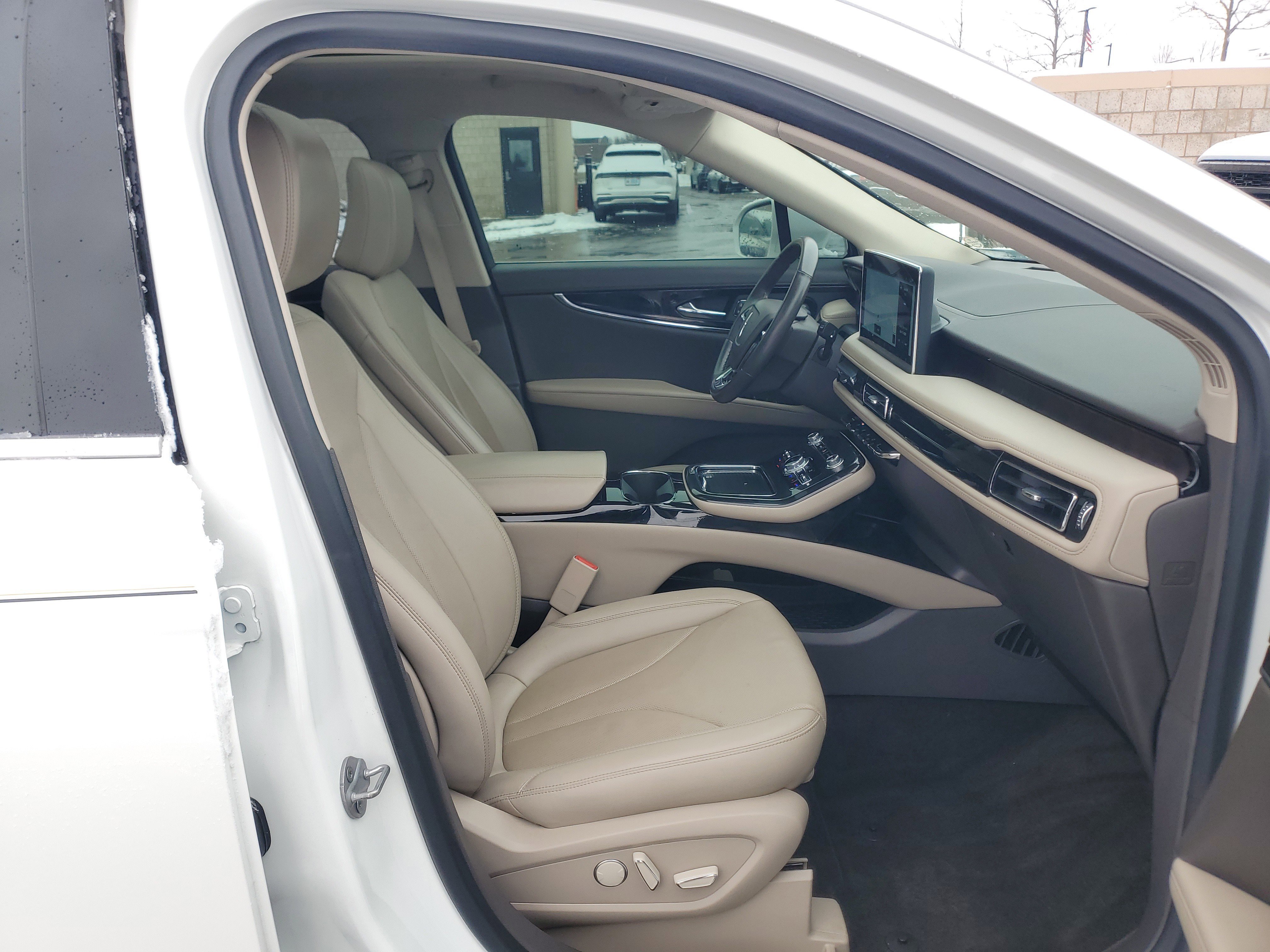 Certified 2022 Lincoln Nautilus Reserve w/ Equipment Group 201A image 9