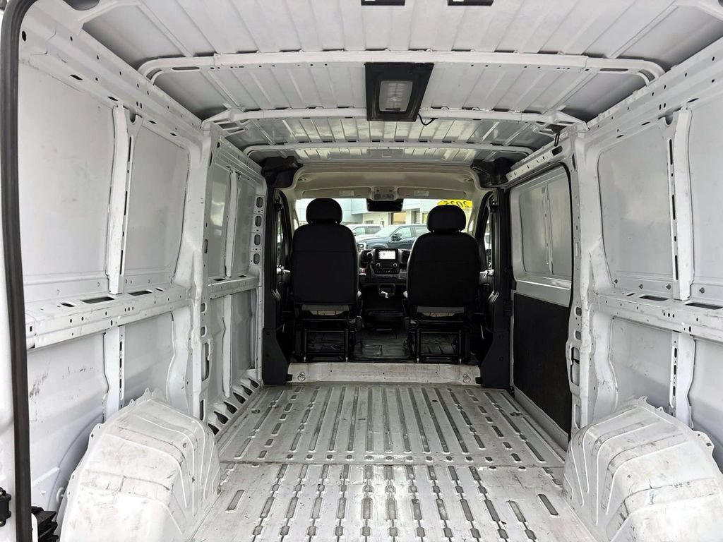 Used 2025 RAM ProMaster 2500 w/ Convenience Group FWD image 11