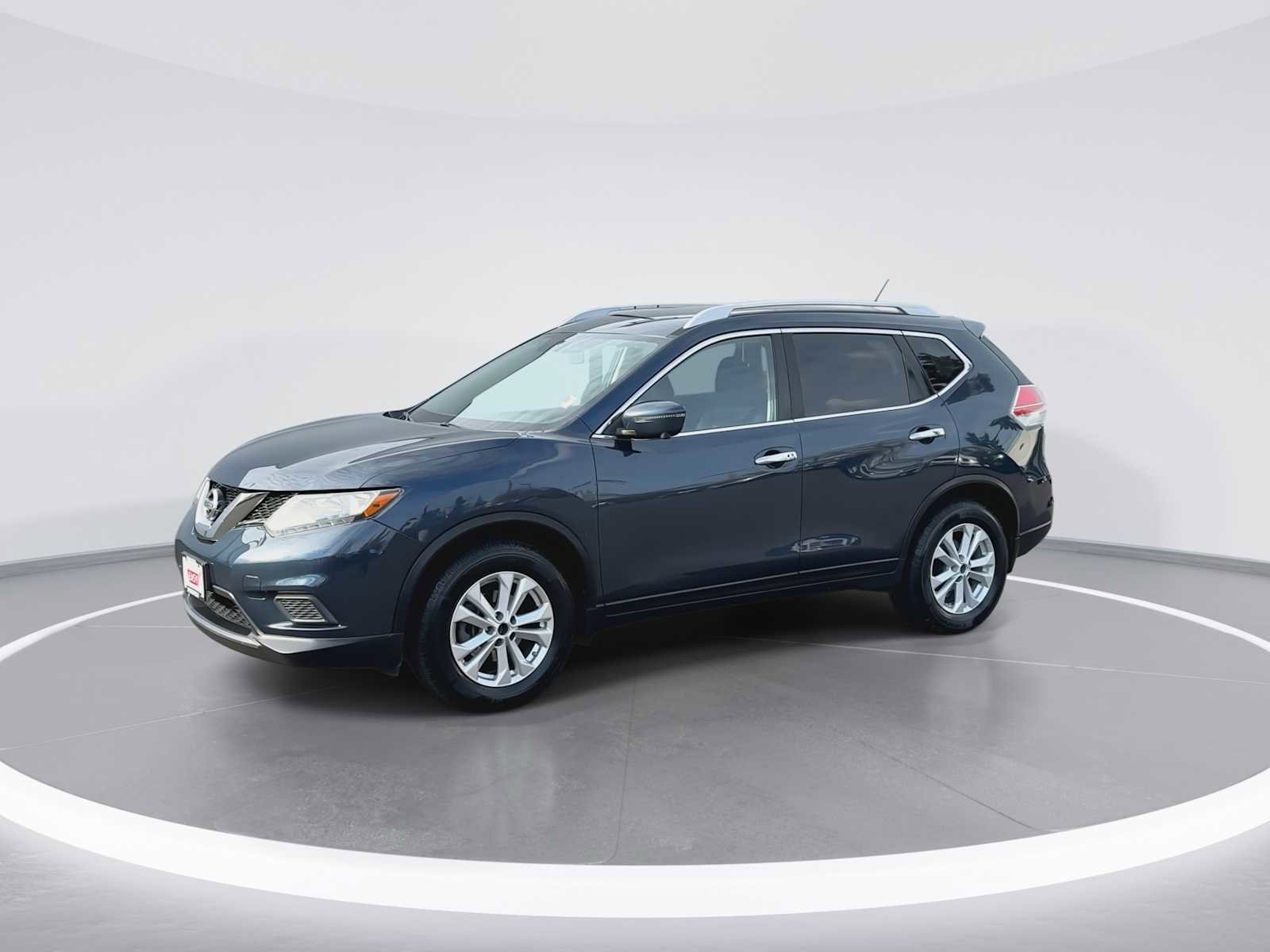Used 2016 Nissan Rogue SV w/ SV Premium Package image 4